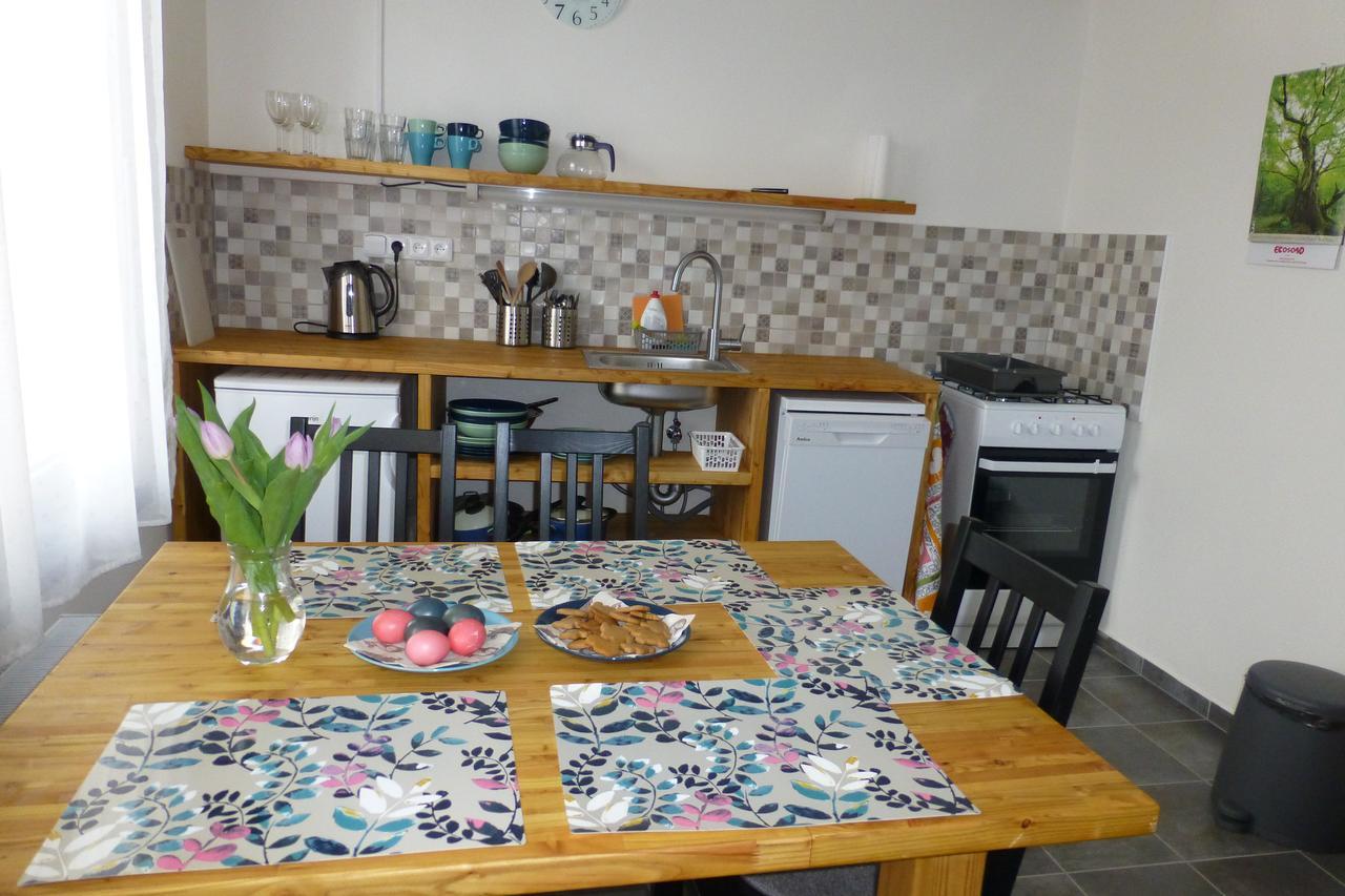 Pod Kralicim Vrchem Apartment Milovice  Bagian luar foto