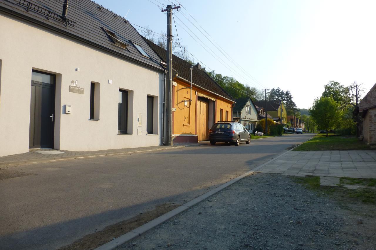 Pod Kralicim Vrchem Apartment Milovice  Bagian luar foto