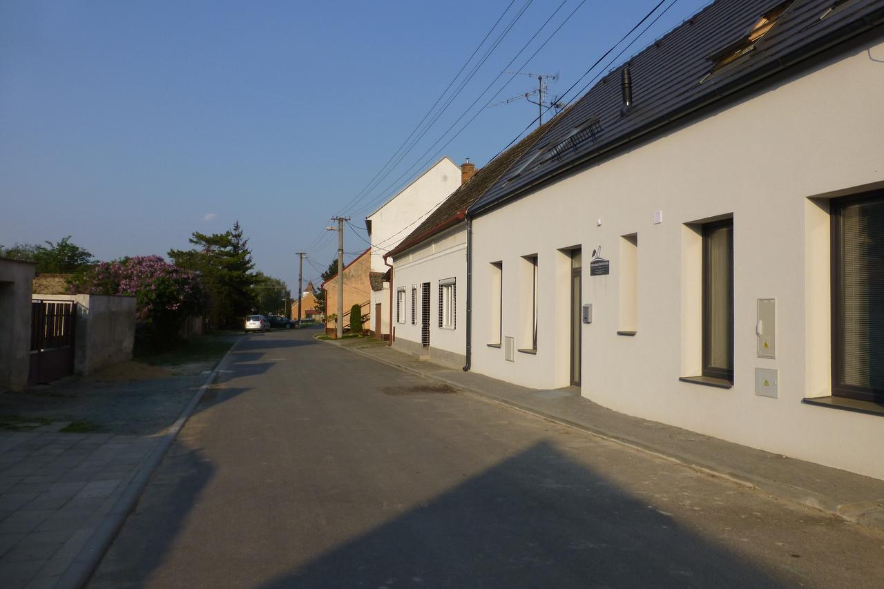 Pod Kralicim Vrchem Apartment Milovice  Bagian luar foto